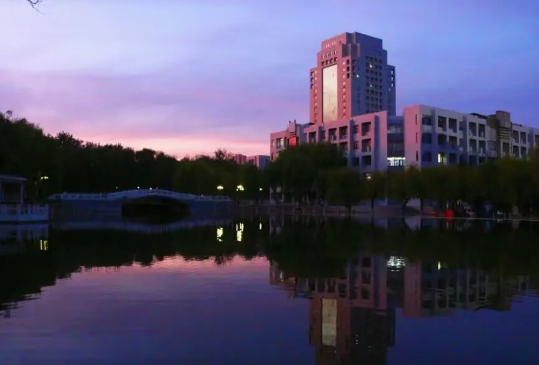 燕山大学夜景